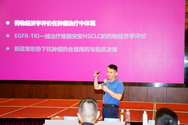 孙坚彤讲课.jpg