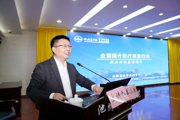 姜教授讲课.jpg