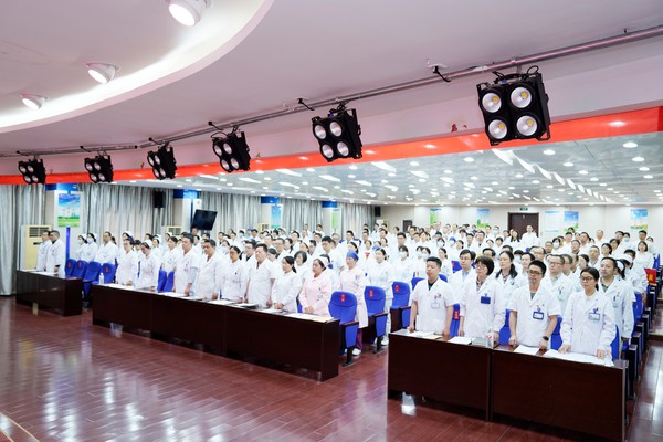 大会观众.jpg